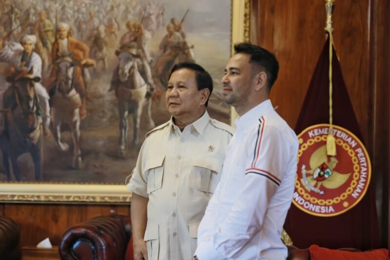 Menteri Pertahanan Prabowo Subianto bersama artis sekaligus pengusaha, Raffi Ahmad. (Dok. Tim Media Prabowo)

