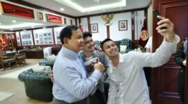 Menteri Pertahanan Prabowo menerima kedatangan sejumlah artis dan influencer di Kementerian Pertahanan, Jakarta. (Dok. Tim Media Prabowo Subianto)