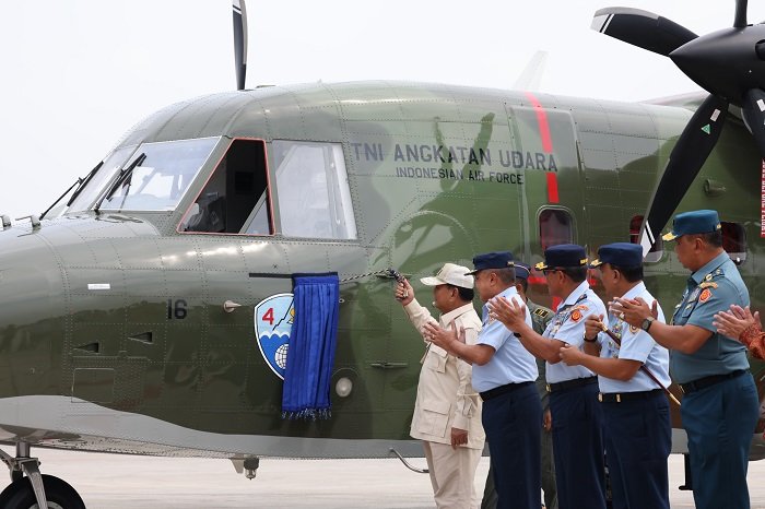 Menteri Pertahahan Prabowo Subianto menyerahkan lima pesawat NC-212i buatan PT Dirgantara Indonesia (PTDI). (Dok. Tim Meida Prabowo Subianto)

