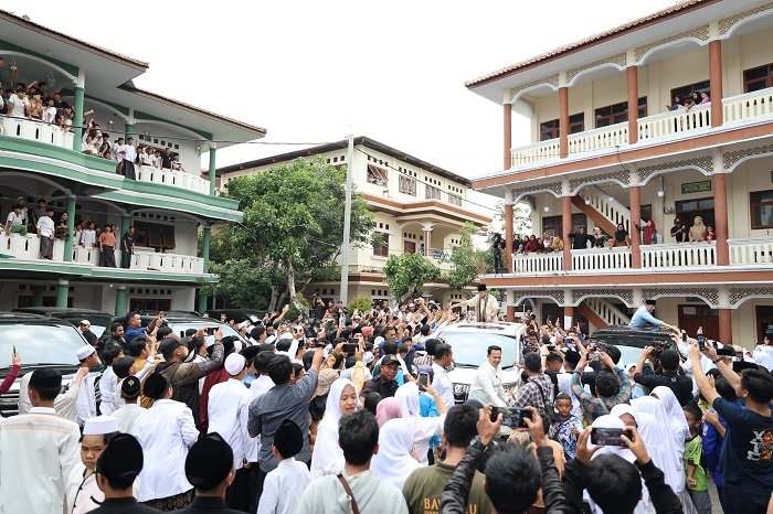 Calon presiden nomor urut 2, Prabowo Subianto bersilaturahmi ke Pondok Pesantren (Ponpes) Cipasung. (Dok. Tim Media Prabowo-Gibran)
