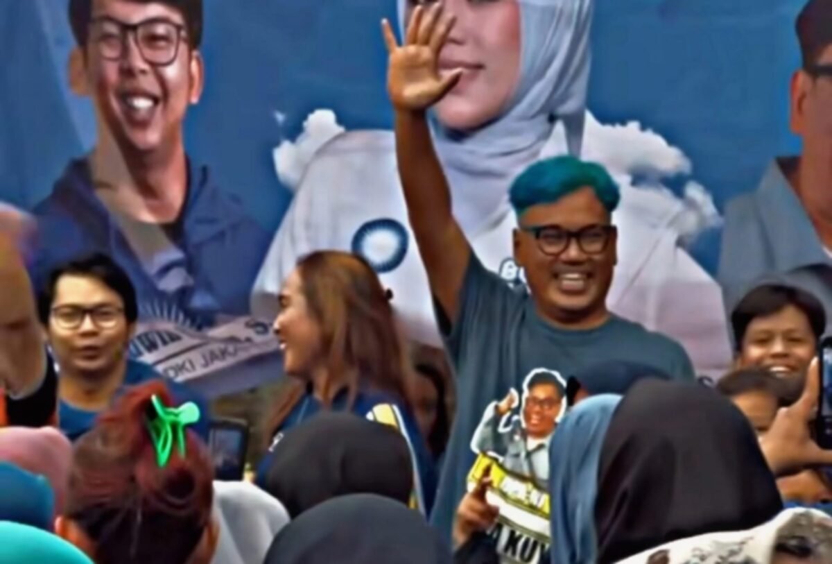 Artis yang kini menjadi Anggota DPR RI, Uya Kuya. (Instagram.com/@king_uyakuya)
