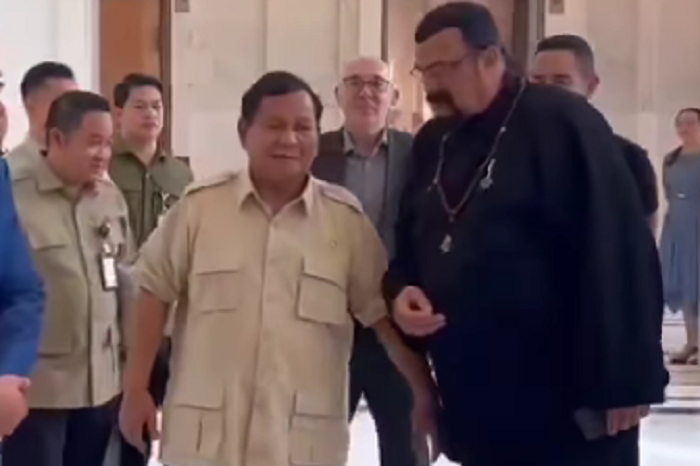 Presiden RI Prabowo Subianto bertemu dengan aktor laga senior asal Amerika Serikat Steven Seagel. (Instagram.com @2.prabowo)

