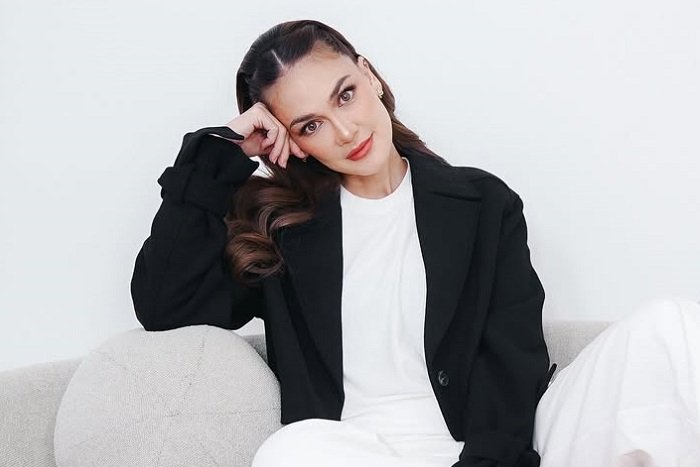 Aktris, model, dan penyanyi cantik Luna Maya. (Instagram.com @lunamaya)