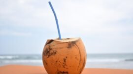 4. Air kelapa segar: minuman favorit anak saat diare yang efektif jaga keseimbangan cairan tubuh.. (Pixabay.com /Irenna_____)